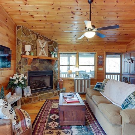 Blue Ridge Cozy Cabin In The Woods With Hot Tub! エクステリア 写真