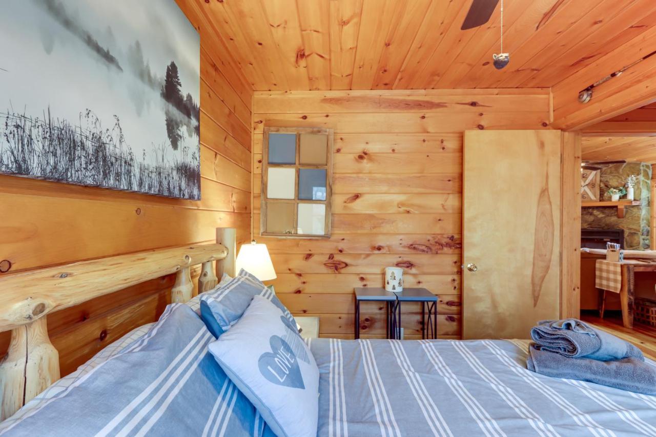Blue Ridge Cozy Cabin In The Woods With Hot Tub! エクステリア 写真