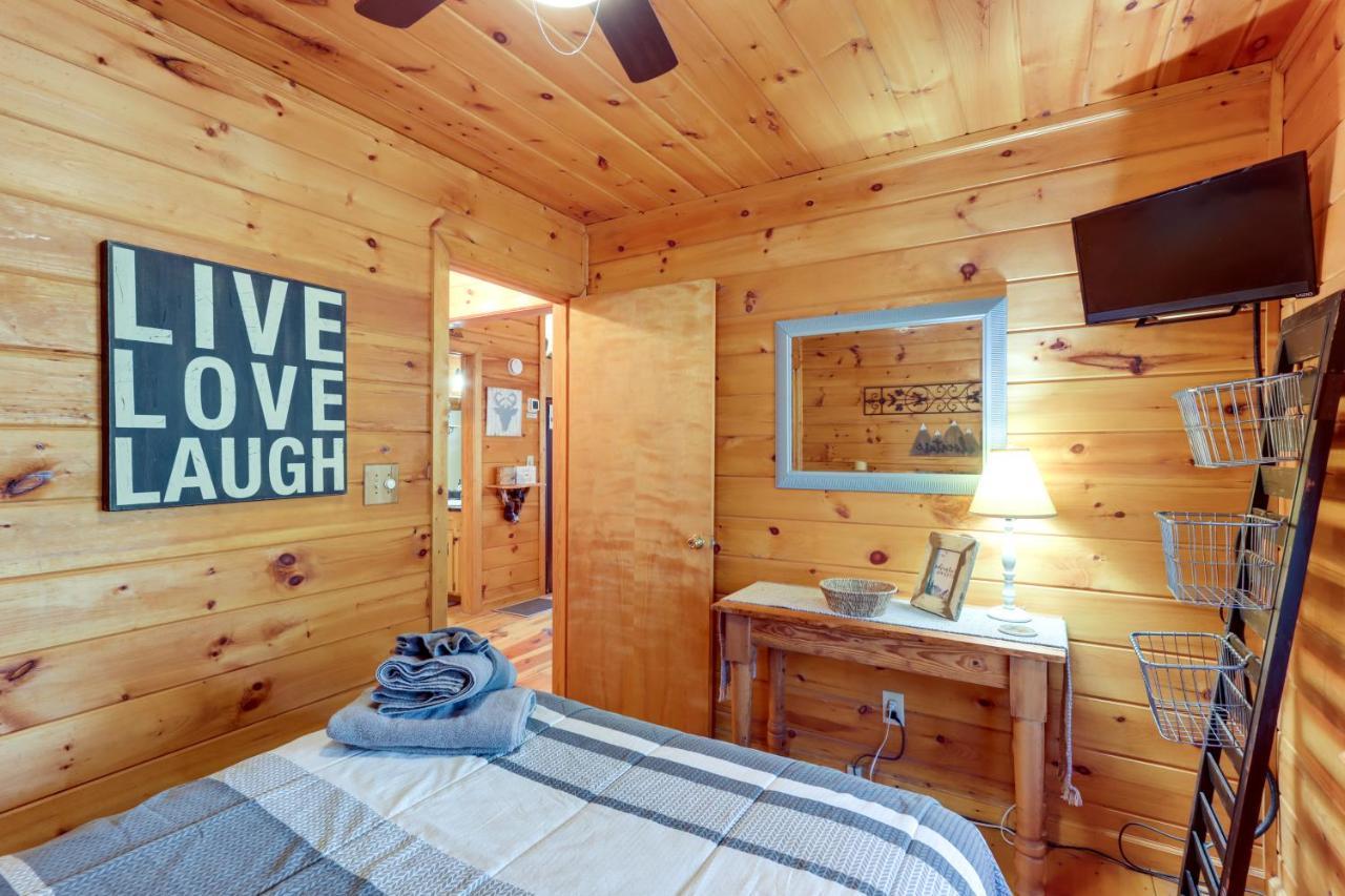 Blue Ridge Cozy Cabin In The Woods With Hot Tub! エクステリア 写真