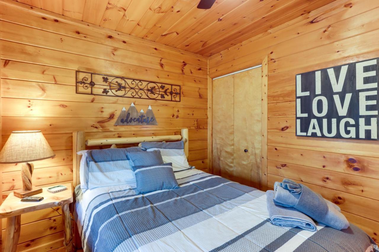 Blue Ridge Cozy Cabin In The Woods With Hot Tub! エクステリア 写真
